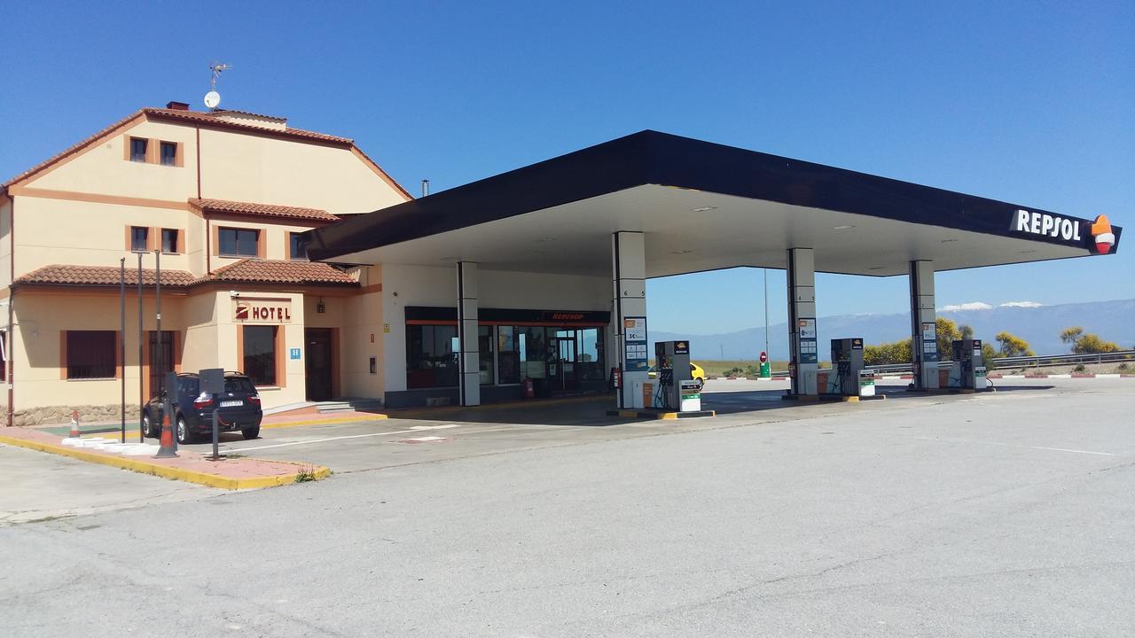 Area De Servicio Los Cerrillos Peraleda de la Mata Exteriér fotografie